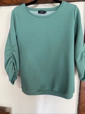 Yest Women's Scoop Neck Sweater in Aqua Green